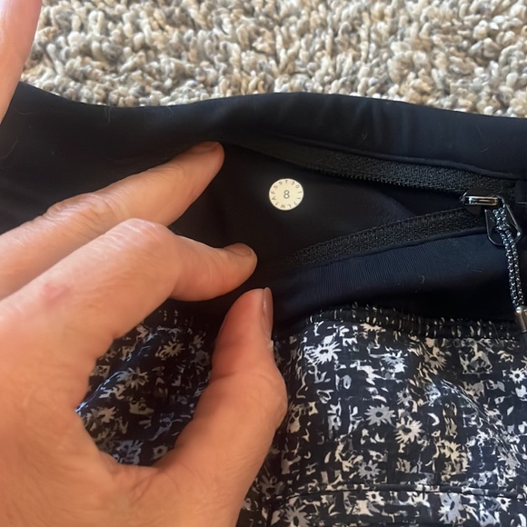 Lululemon speed up running shorts - Picture 3 of 3